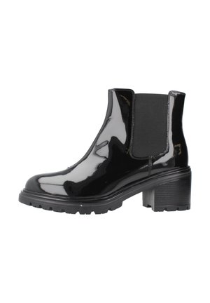 Bottines en cuir verni noir avec panneaux latéraux élastiques, talon épais et semelle texturée. Présente un design élégant et une finition brillante.