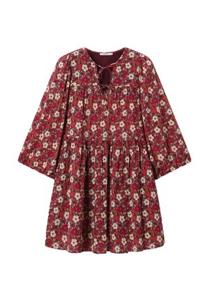 Robe rouge fleurie avec manches longues larges, taille froncée et détails à lacets au niveau du décolleté.