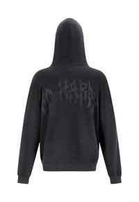 Sudadera negra con un gran texto gráfico oscuro en la parte posterior. Cuenta con capucha ajustable y puños y dobladillo acanalados. Textura de tela suave.