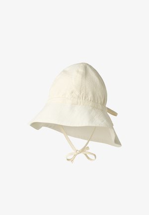 Off-white solhatt med bred brem og hakestropper knyttet i sløyfe, designet for solbeskyttelse og sikker passform.