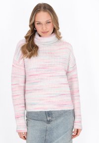 Maglione lavorato a maglia in toni rosa pastello con strisce azzurre e bianche, caratterizzato da un collo alto e maniche lunghe, realizzato in tessuto morbido.