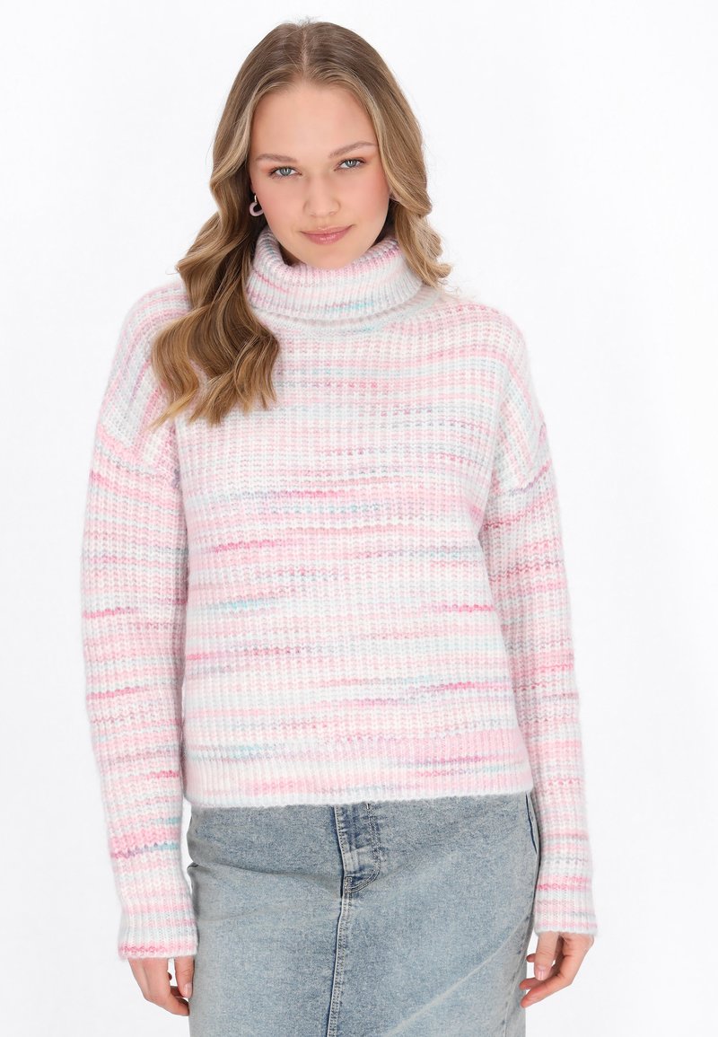 Maglione lavorato a maglia in toni rosa pastello con strisce azzurre e bianche, caratterizzato da un collo alto e maniche lunghe, realizzato in tessuto morbido.
