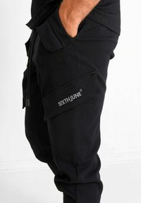 Sixth June STRETCH - Cargobukser - black