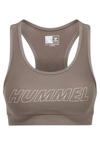Sportowy stanik w kolorze taupe o gładkiej fakturze. Posiada słowo "HUMMEL" w wyraźnym białym druku, plecy w stylu racerback oraz miękkie szwy.