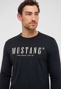 Mustang STYLE ASHEVILLE - Hosszú ujjú felső - schwarz