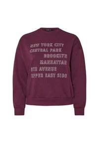 Burgundy huppari, joka on valmistettu pehmeästä kankaasta ja jossa on valkoiset kirjaimet, joissa on New Yorkin kaupungin paikkojen nimiä. Ribbaatut hihansuut ja helma.