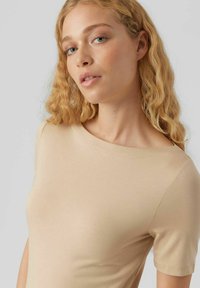 Vero Moda VMPANDA NOOS - Navadna majica - irish cream