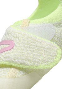 Nike Performance UNISEX - Utcai futócipők - coconut milk/pink rise-white-barely volt