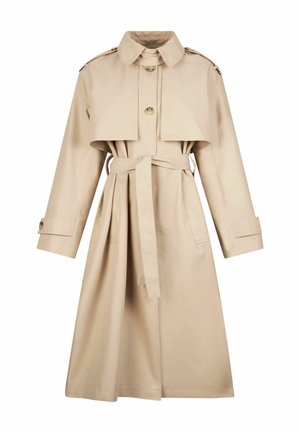 Trench-coat long beige avec grand col, boutons croisés, ceinture à la taille, épaulettes et brides aux poignets sur fond blanc.