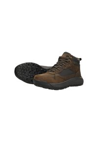 Botas marrones de media caña con una combinación de cuero suave y tejido transpirable, con una suela de goma texturizada y ojales de metal.