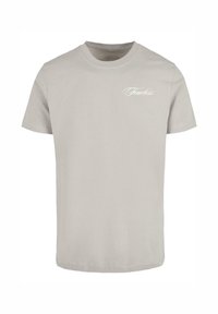 Helles graues T-Shirt mit kurzen Ärmeln aus Baumwolle, das auf der linken Brustseite den Schriftzug "Fearless" aufweist. Weicher Stoff und klassischer Schnitt.