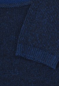Cecil Maglione - mottled blue