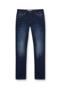Pantalones vaqueros de mezclilla azul oscuro con corte recto, que cuentan con dos bolsillos frontales, cierre de botón y bolsillos traseros con parche. Detalles desgastados en la parte frontal.