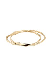 Set di bracciali dorati intrecciati che presenta due anelli con bordi irregolari, caratterizzati da una finitura lucida e da un design ondulato e organico.