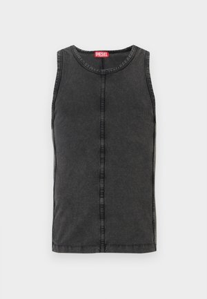 Ärmelloses schwarzes Denim-Top mit runder Ausschnitt, sichtbaren Nähten und einem roten Markenetikett am Kragen.