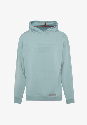 Sudadera con capucha de color azul verdoso claro, hecha de material suave, con un bolsillo delantero, que presenta una superposición texturizada y una pequeña etiqueta en el dobladillo.