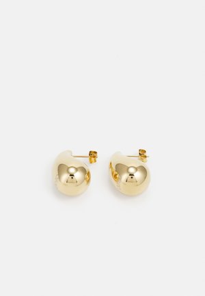 Brincos de ouro em forma de esfera suave e arredondada, com uma superfície brilhante; apresentam um pequeno pino para um fecho seguro.