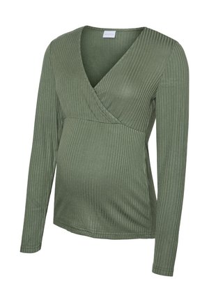 Haut de maternité vert à manches longues côtelées avec un design cache-cœur, une texture douce et une coupe ajustée, idéal pour accueillir un ventre en croissance.
