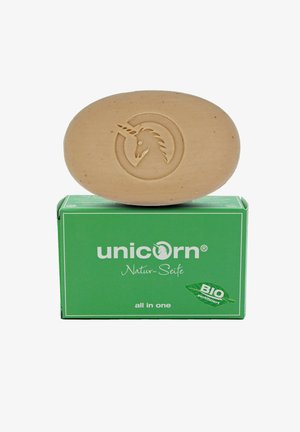 Biologisch abbaubare Seife in ovaler, brauner Form mit einem Einhorn-Logo. Verpackt in einer grünen Box, die mit "unicorn Natur-Seife" beschriftet ist und über eine BIO-Zertifizierung verfügt.