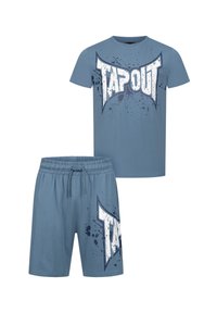 Mėlynas medvilnės komplektas, sudarytas iš trumpomis rankovėmis marškinėlių ir šortų. Priekinis dizainas turi baltą "TAPOUT" logotipą su purslų akcentais. Šortų juosmuo elastinis.