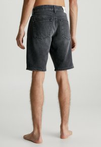 Calvin Klein Jeans Short en jean - denim black