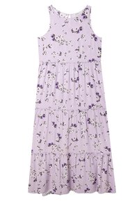 Lavendel laagjesjurk met bloemenprint, mouwloos ontwerp, zachte stof en geplooide taille. Heeft paarse en witte bloemen op een lichte achtergrond.