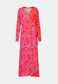 Langes Wickelkleid mit pinkem Grundton und rotem Leopardenmuster, V-Ausschnitt und langen Ärmeln. Glattes Material und bodenlanges Design.