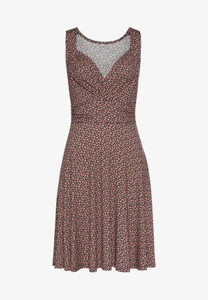 Mustreniideta kleit mustal, millel on roosa lillemuster, sobitava korpuse ja laieneva seeliku ning mis on valmistatud venivast kangast mugavuse tagamiseks.