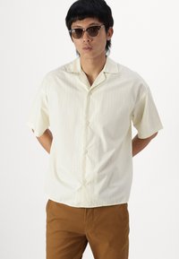 Thumbnail Image 5