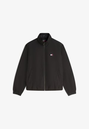 Schwarze Jacke mit Reißverschluss, hohem Kragen, elastischen Bündchen und Saum, Fronttaschen und kleinem Tommy Jeans Logo auf der linken Brust.