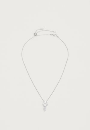 Ezüst lánc nyaklánc kör alakú medállal, csepp formájú drágakő díszítéssel. Egyszerű dizájn, sima felület, állítható hosszúság.