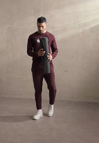 Nike Performance TEE - Μπλούζα με μακριά μανίκια - burgundy crush