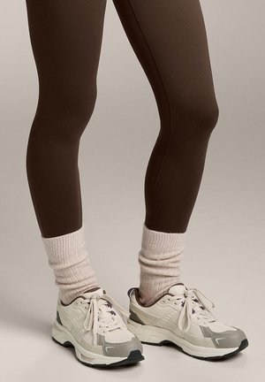 OYSHO - Sneakersy niskie