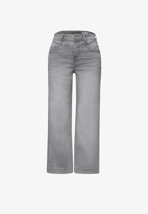 Jean en denim gris clair à taille haute avec fermeture à double bouton, poches avant et légère décoloration autour des hanches et des cuisses.