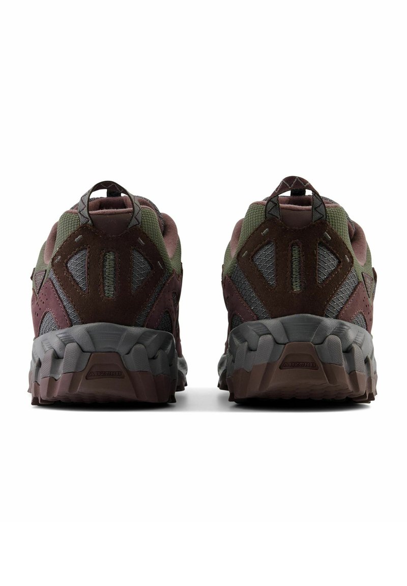 New Balance 610 UNISEX - Laufschuh Trail - truffle magnet/rot 