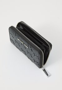 Thumbnail Image 3