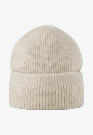 Bonnet en tricot côtelé de couleur crème avec un revers, fabriqué en tissu doux et chaud, idéal par temps froid.