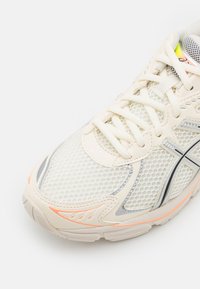 ASICS SportStyle GT-2160 UNISEX - Tossud - cream/safety yellow