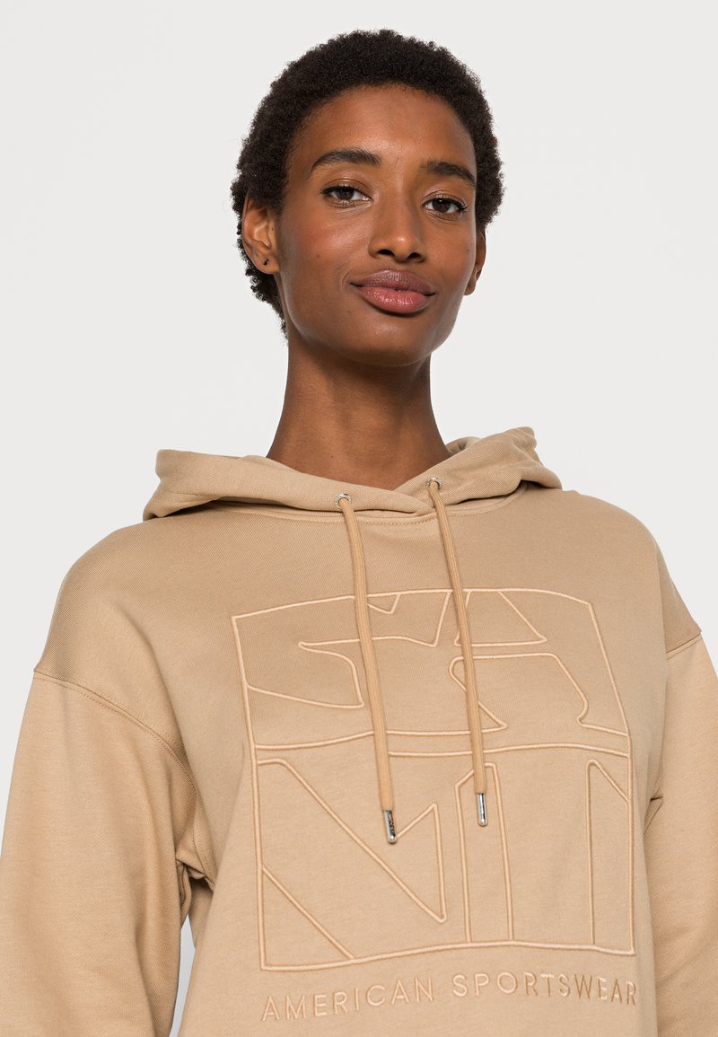 Damen Sweatshirts | GANT TONAL QUADRAT HOODIE Sweatshirt hazelwood beige/beige - NR77242 Damen Sweatshirts | GANT TONAL QUADRAT HOODIE Sweatshirt hazelwood beige/beige - NR77242