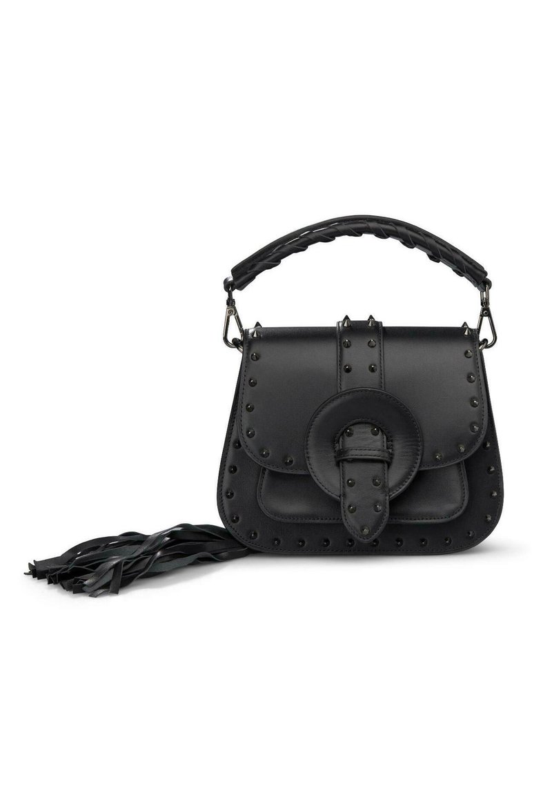 Czarna skórzana torebka z plecionym uchwytem, w zdobionym wzorze, okrągłym zapięciu i długim frędzlem po jednej stronie.