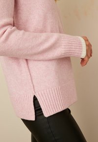 Next Sweter