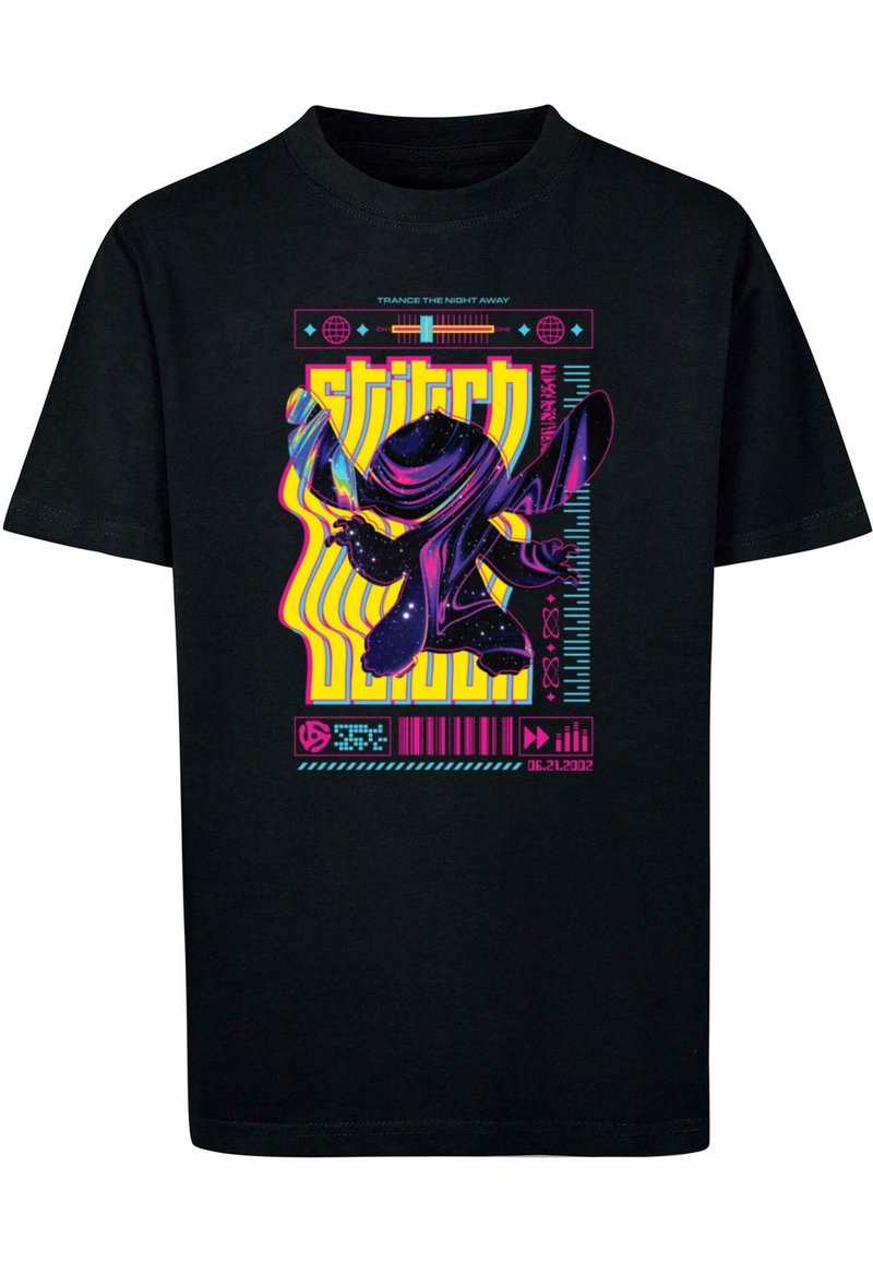 Sort bomulds T-shirt med et levende grafisk motiv af en karakter mod en neongul og pink baggrund med digitale elementer og tekst.