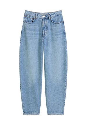 Jean en denim bleu clair à taille haute, design à jambe droite, légères marques d'usure et fermeture par un seul bouton à l'avant.