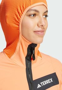 Adidas Terrex TECHROCK  pomarańczowy