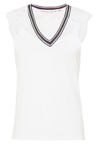 Biała bluzka na ramiączkach z koronkowymi rękawami, głębokim dekoltem w kształcie litery V oraz gładką bawełnianą fakturą, zdobiona niebiesko-burgundowymi paskami.