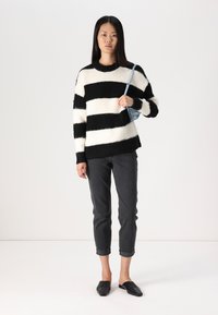 Gina Tricot STRIPE SWEATER - Πουλόβερ - black/white
