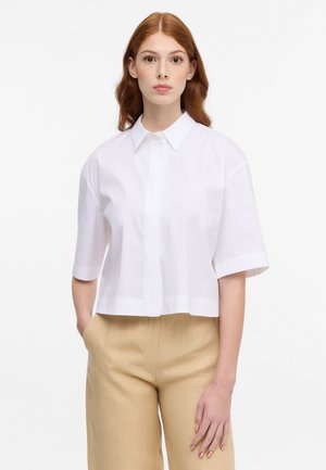 Cropped short-sleeve shirt in white, featuring a classic collar and button closure, made from a smooth, lightweight fabric.