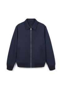 Giacca bomber blu navy, realizzata in tessuto liscio, presenta una zip anteriore, due tasche laterali e polsini e orlo a costine. Design del colletto semplice.