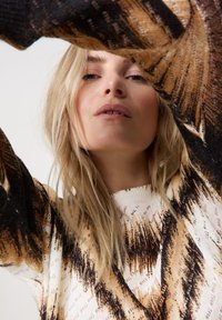 Taifun RUNDHALS  MIT AJOUR  - Strickpullover - schwarz gemustert