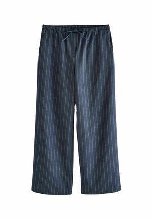 Pantaloni a gamba larga in tessuto scuro con righe bianche verticali. Presentano una vita elasticizzata con cordoncino e tasche laterali.